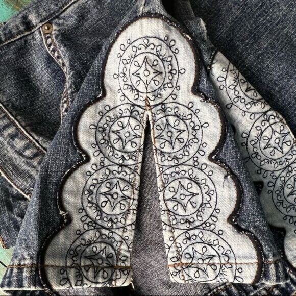 𝅺Size 6 Vintage Calvin Klein Capris- No back pockets - Picture 7 of 8